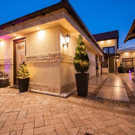 H&V Residence - Diamond Bungalow Apartment Arad Exterior foto
