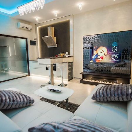 H&V Residence - Diamond Bungalow Apartment Arad Exterior foto