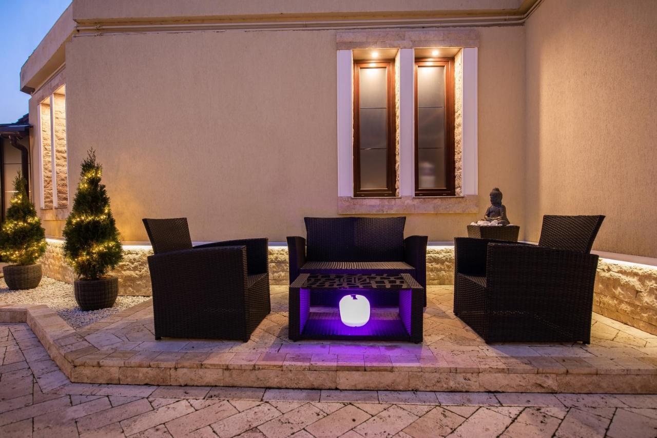 H&V Residence - Diamond Bungalow Apartment Arad Exterior foto