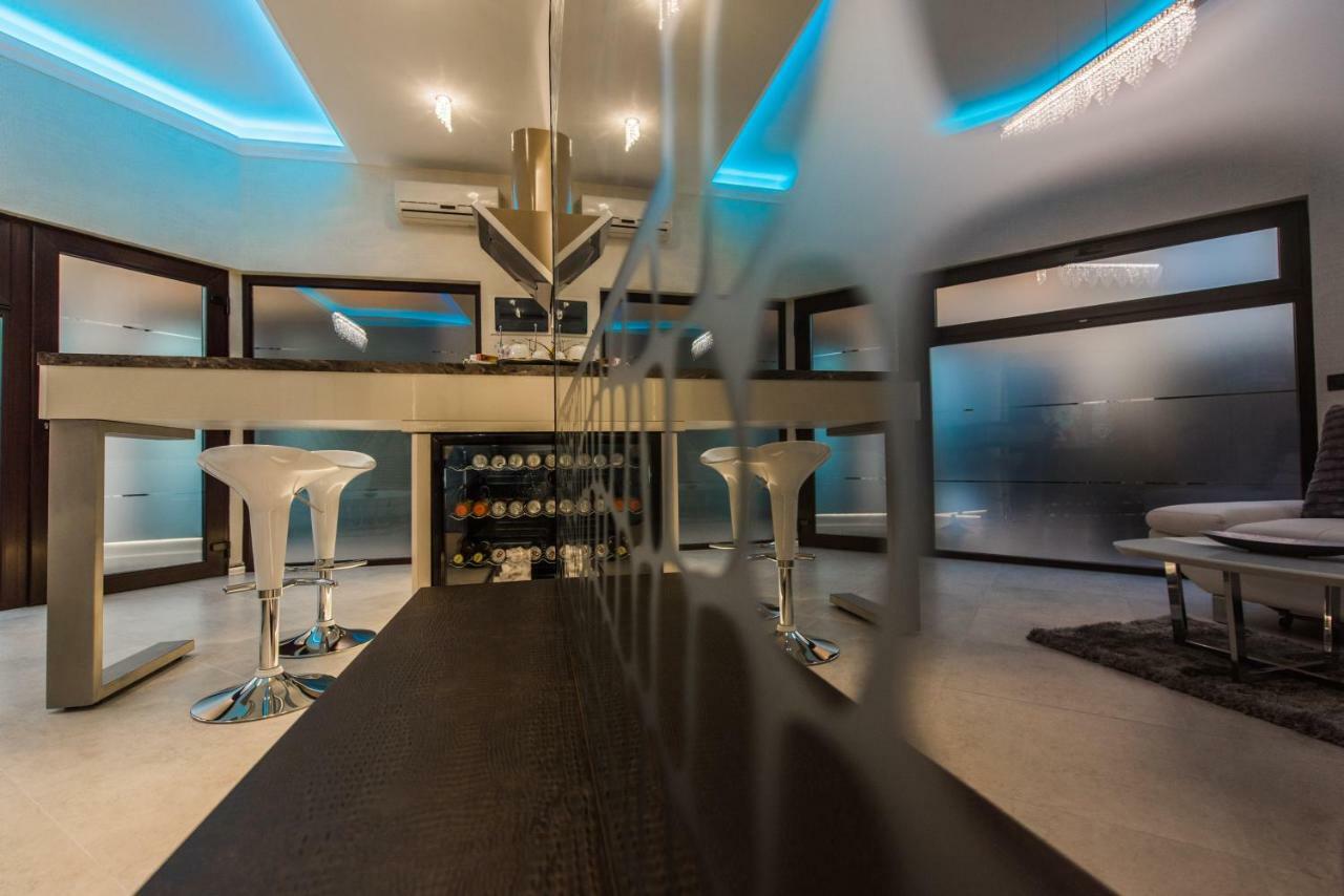 H&V Residence - Diamond Bungalow Apartment Arad Exterior foto