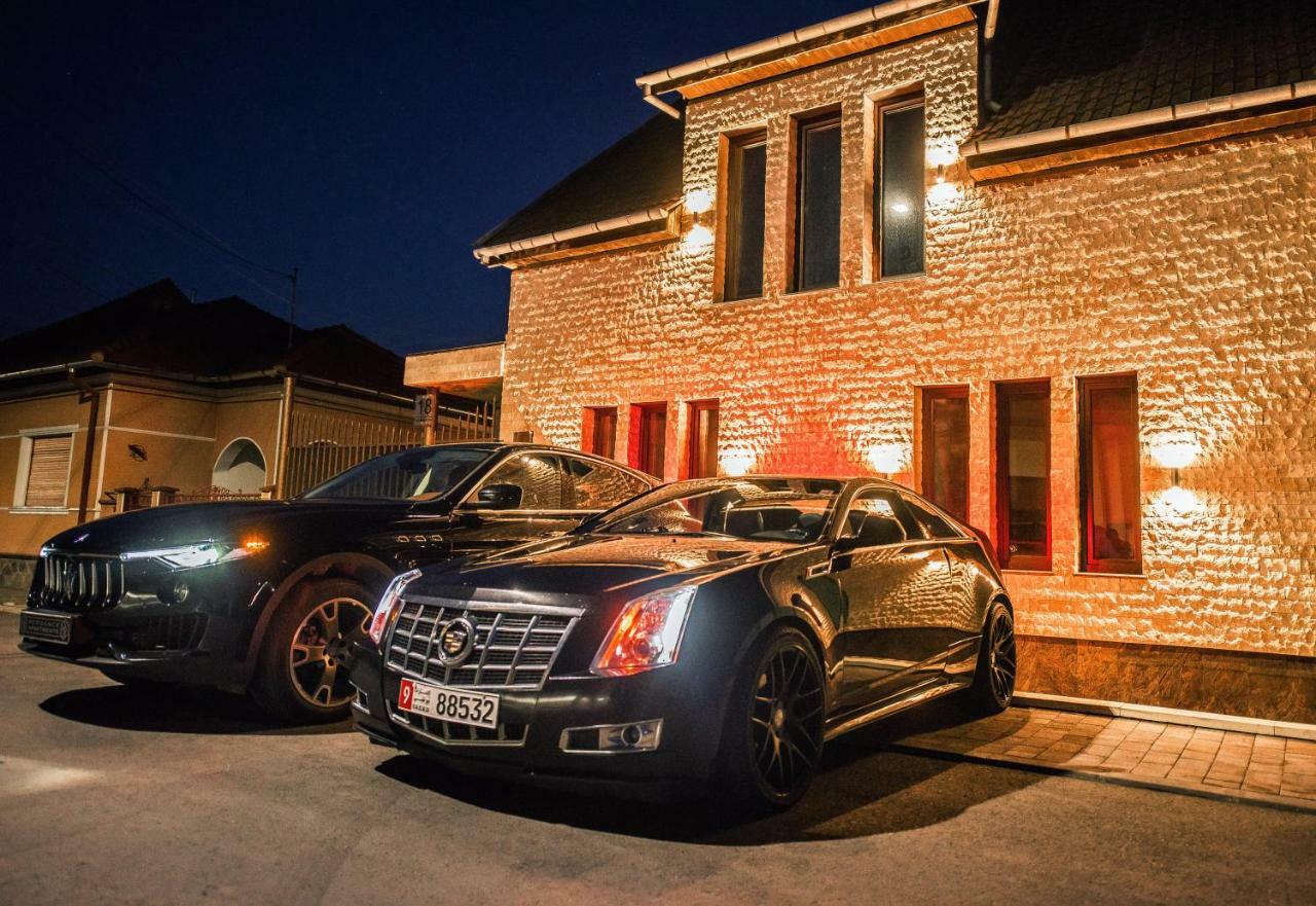 H&V Residence - Diamond Bungalow Apartment Arad Exterior foto